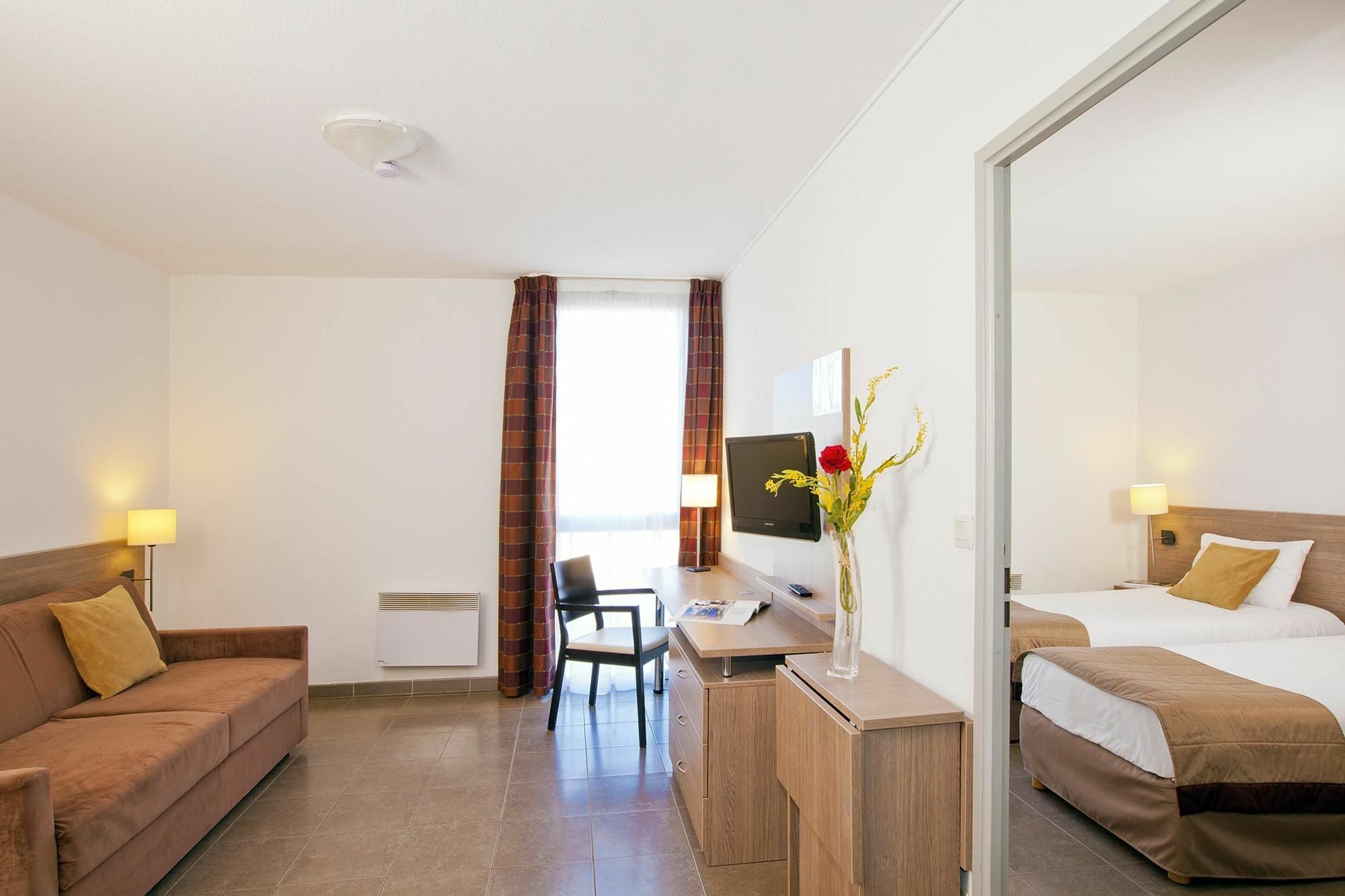 Apparthotel Sejours & Affaires Маноск Екстериор снимка